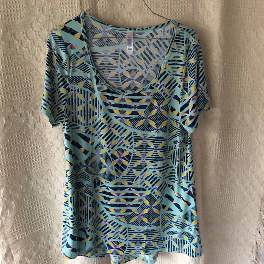 Women’s LuLaRoe Short Sleeve Top Size Medium